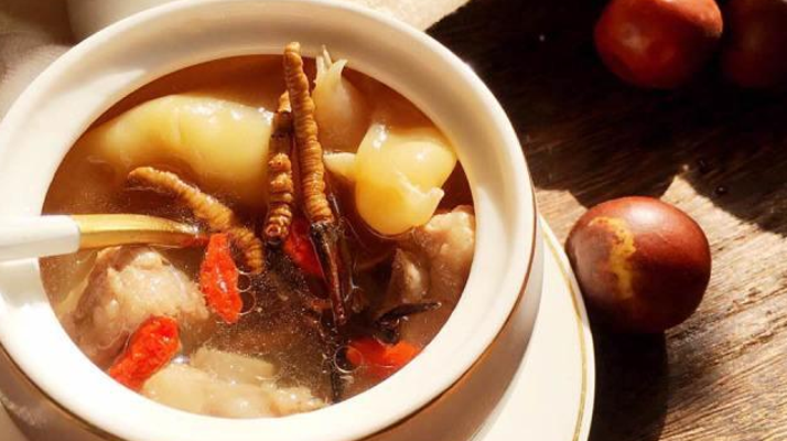 冬蟲夏草與什么泡水喝？養(yǎng)生搭配指南