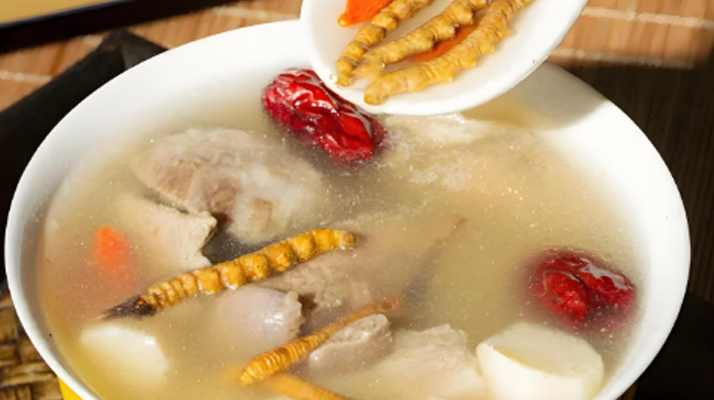 老人可以喝冬蟲(chóng)夏草茶嗎？科學(xué)飲用的養(yǎng)生指南